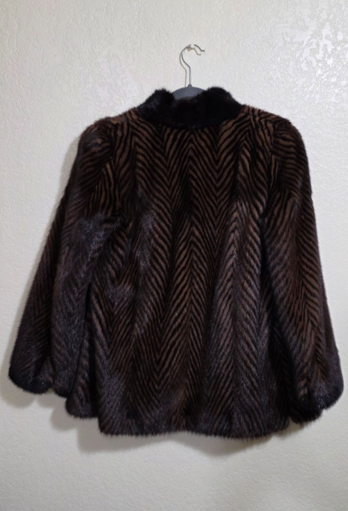 DaVinci Authentic Vintage Mink Coat with Chevron Pattern - Very Soft Fur - Picture 2 of 11